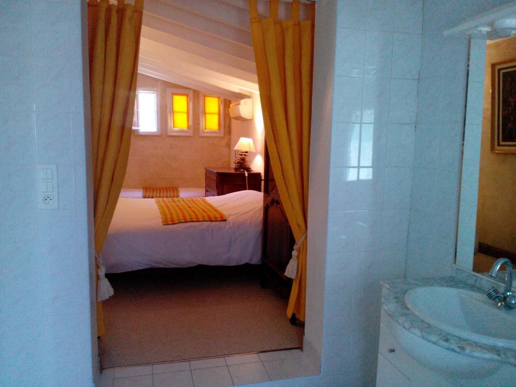 Mas Des Collines Bed & Breakfast Fontvieille Room photo