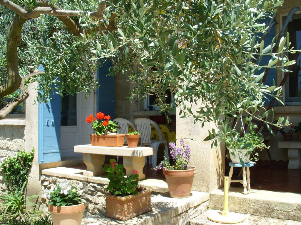 Mas Des Collines Bed & Breakfast Fontvieille Room photo