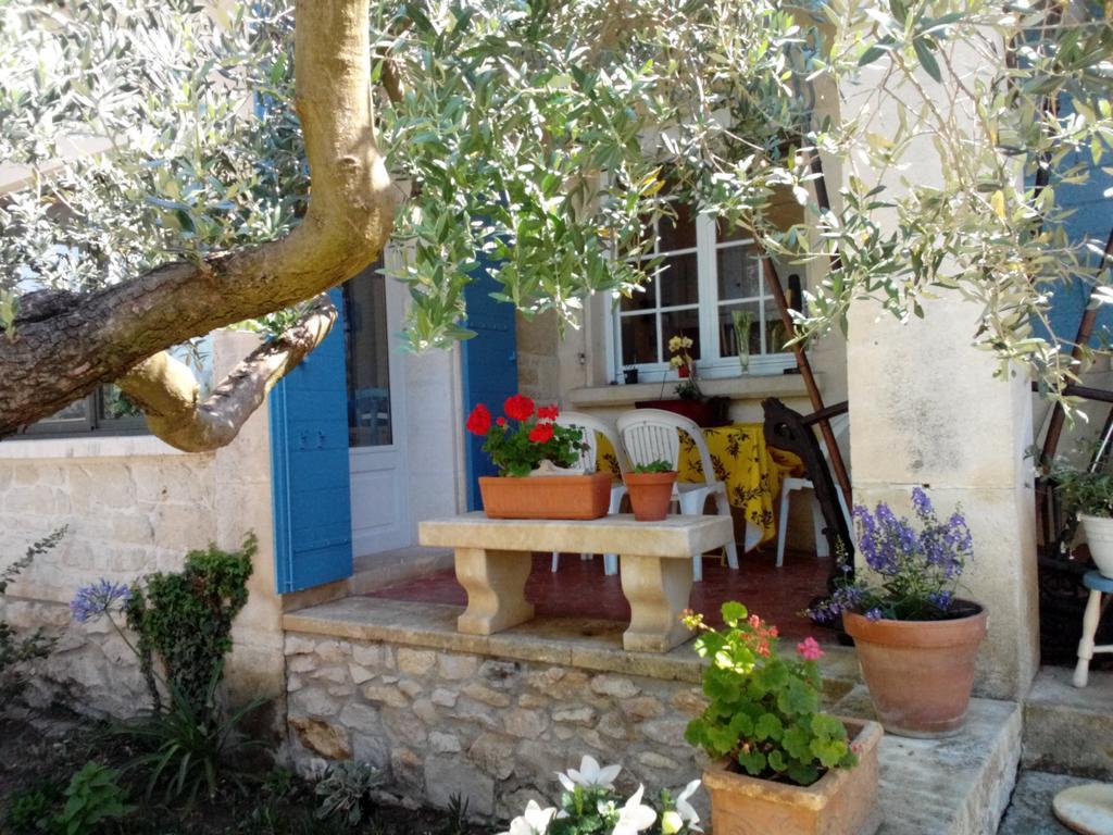 Mas Des Collines Bed & Breakfast Fontvieille Exterior photo