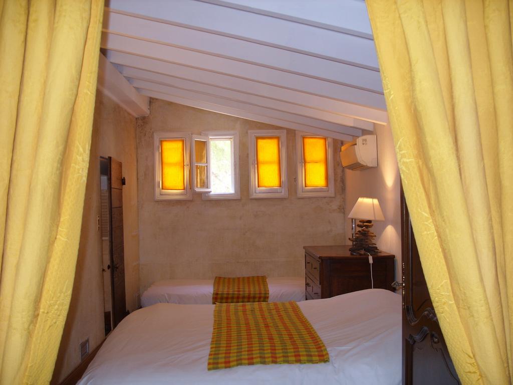 Mas Des Collines Bed & Breakfast Fontvieille Exterior photo